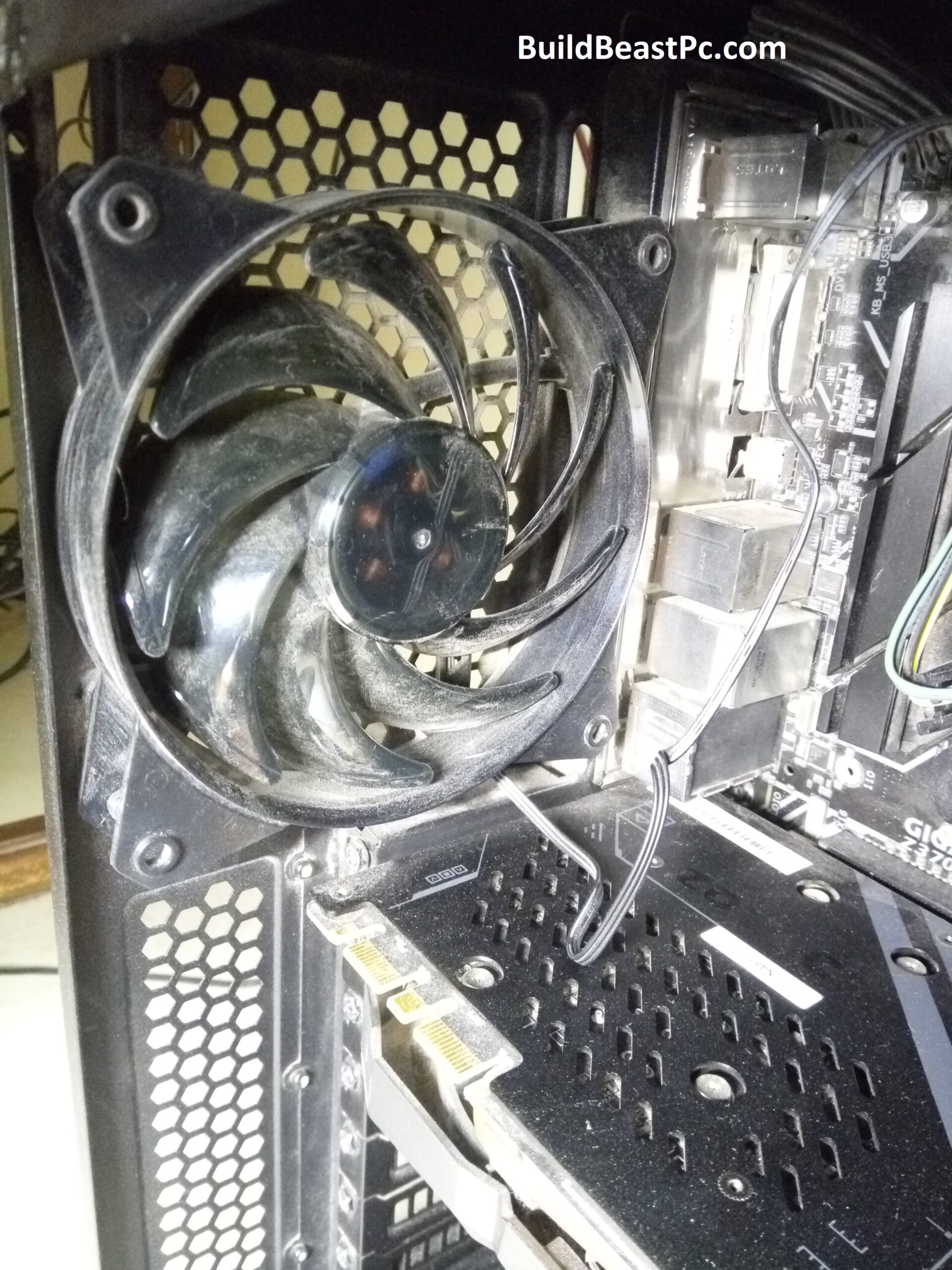 Installing Case Fans the Wrong Way Around